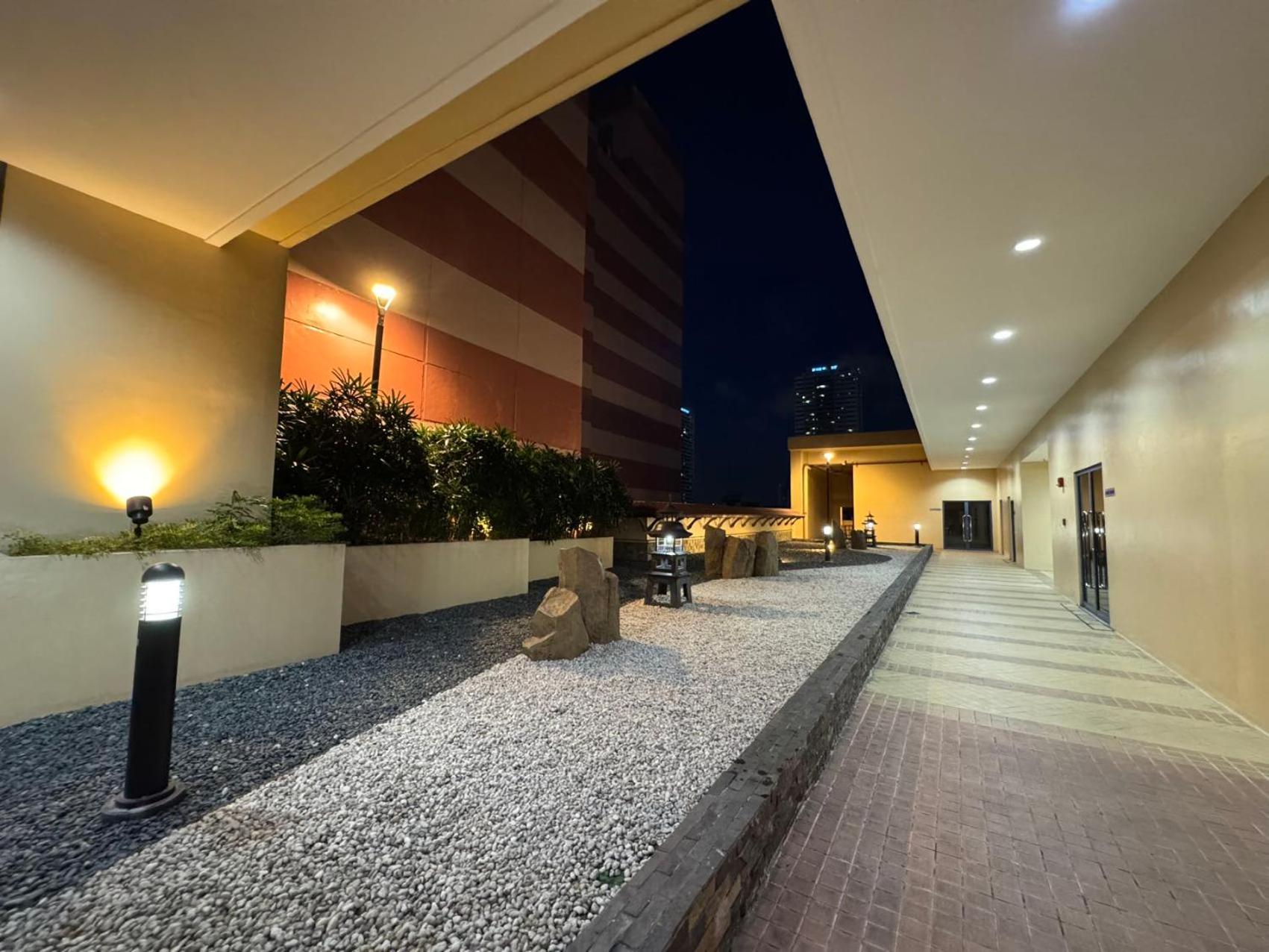 Grand Riviera Suites Manila Exterior foto